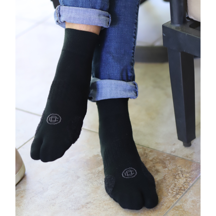 Bunion Quarter-Length Socks