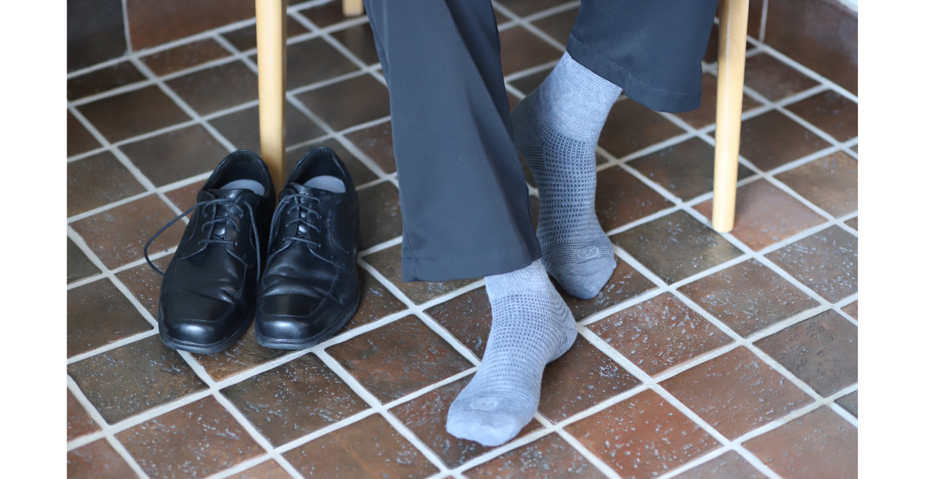 What is the difference between diabetic socks and compression socks?