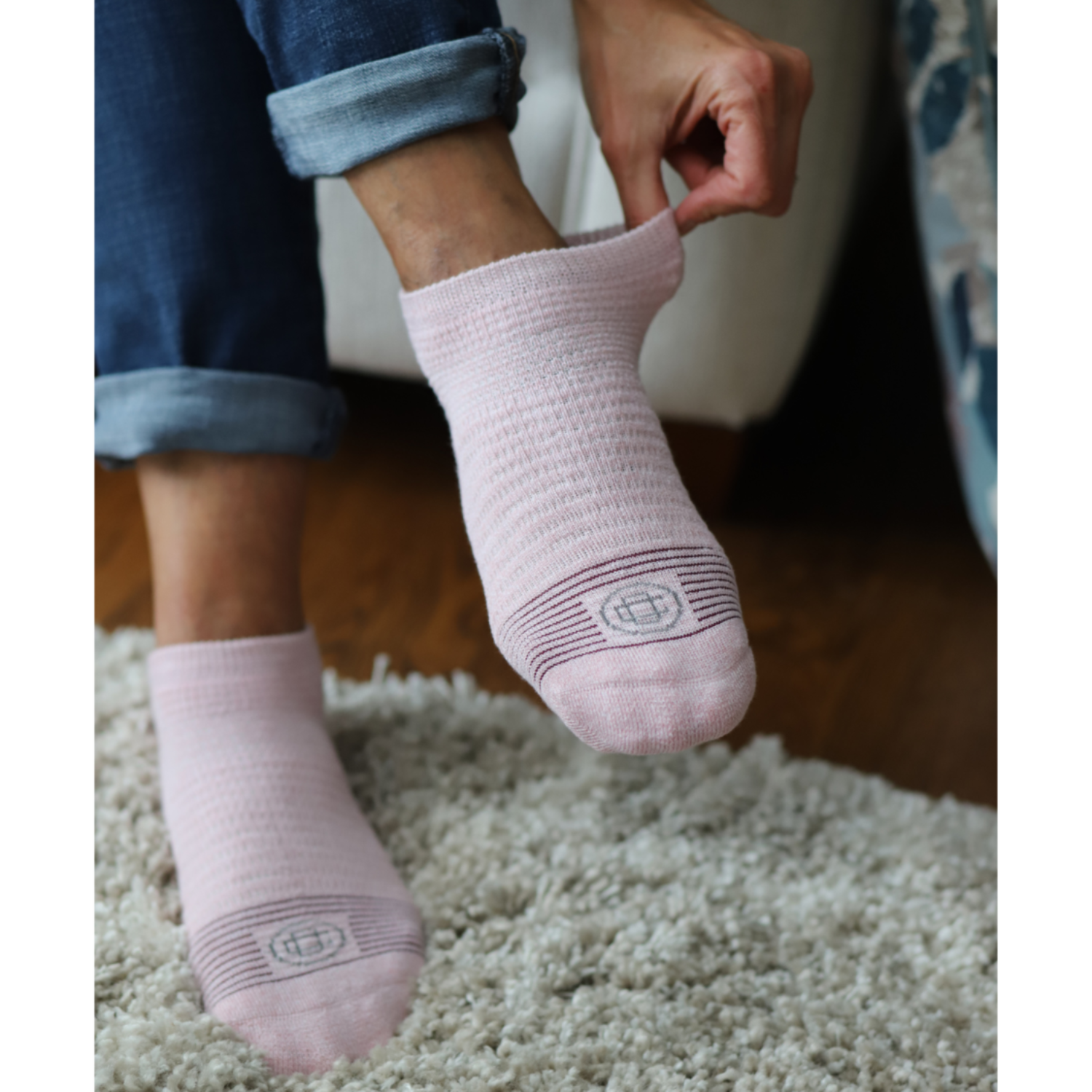 Doctors choice diabetic no-show socks in pink on a foot